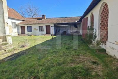 Casă cu 6 camere cu Teren 2500 Mp în Central - 2