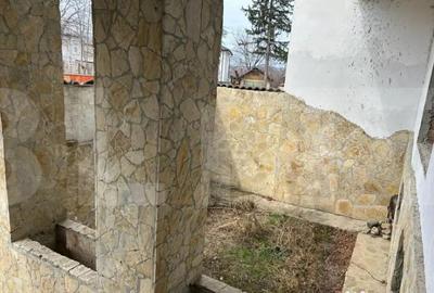Casă cu 7 camere cu Teren 900 Mp în Dorohoi - 11