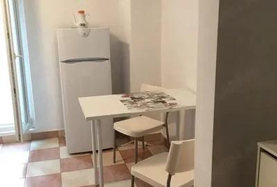 Garsonieră decomandată în Decebal