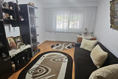 Poarta 6/ 3 camere decomandate / 2 bai / Parter