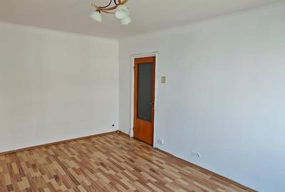 Apartament cu 3 camere semidecomandat în Berceni - 10