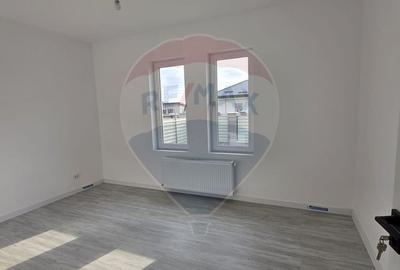 Casă cu 3 camere cu Teren 273 Mp în Crevedia - 5