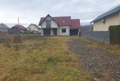 Casă cu 4 camere cu Teren 900 Mp în Central - 3