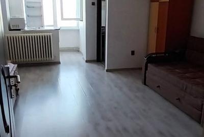 Garsonieră semidecomandată în Tractorul - 2