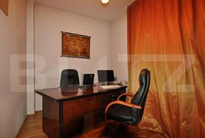 Casă cu 10 camere cu Teren 363 Mp în Democrației - 16