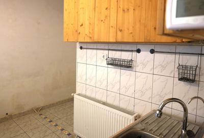 Spațiu comercial, de 28 mp, în Cetatea - 8