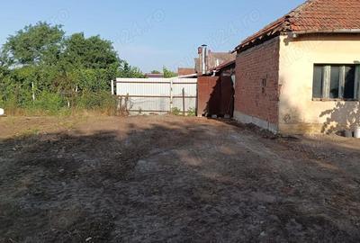 Casă cu Teren 1248 Mp în Central