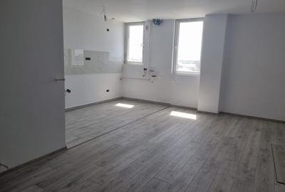 Apartament cu 3 camere semidecomandat în Central - 1