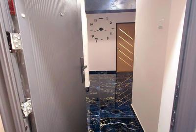 Apartament cu 3 camere semidecomandat în Hârșova - 2