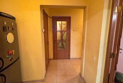 Direct proprietar - vand ap 3 cam decomandat, et 2 10, bloc anvelopat, an 1975 Toporasi-Giurgiului - 2