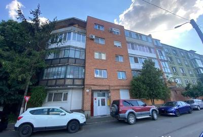 Apartament cu 4 camere decomandat în Miorița - 15