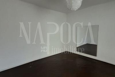 Casă individuală cu 8 camere cu Canalizare în Rogerius - 1