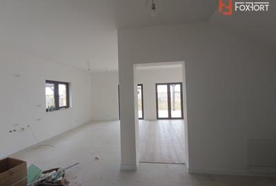 Casa individuala cu 4 camere de vanzare in Mosnita Noua Casa individuala cu 4 camere de vanzare in Mosnita Noua - 2