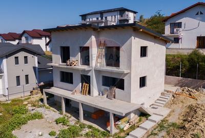 Casă cu 5 camere cu Teren 614 Mp în Bucium - 2