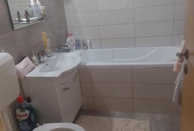 Apartament cu 3 camere decomandat în 1 Mai - 9