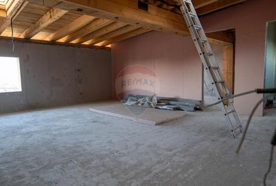 Casă individuală cu 6 camere cu Teren 246 Mp în Central - 15