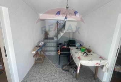 Casă cu 6 camere cu Teren 740 Mp în Jorăști - 9