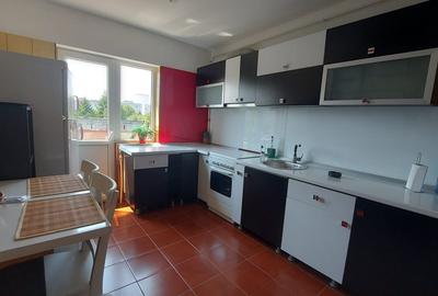 Apartament cu 3 camere decomandat în Berceni - 2