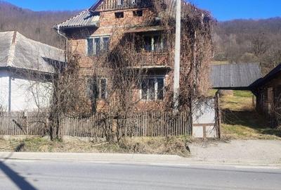 Casă cu 4 camere în Bârsana - 1