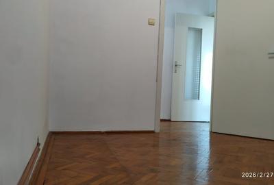 Apartament cu 3 camere semidecomandat în Circumvalațiunii - 12