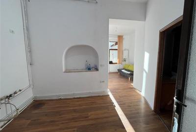 Apartament cu 3 camere nedecomandat în Central - 3