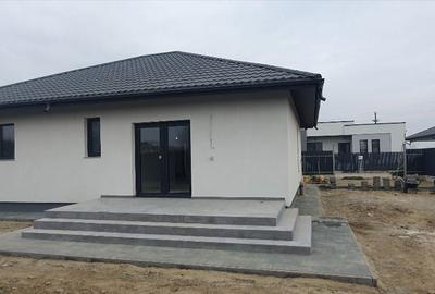 Casă cu 4 camere în Valea Moșneagului - 2