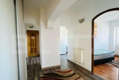 Apartament cu 3 camere decomandat, mobilat în Central
