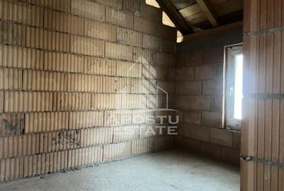 Casa individuala la rosu, teren 700mp, Giarmata - 10