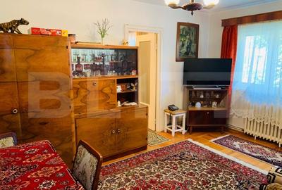 Apartament de vanzare, cu 3 camere, zona 7 Noiembrie