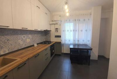 Apartament cu 3 camere decomandat în Frații Golești - 10