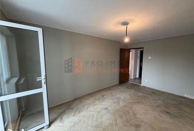 Apartament cu 3 camere decomandat în Micro 14 - 8