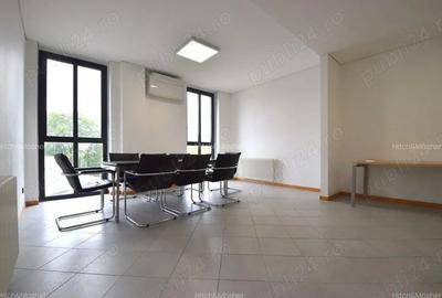 Spațiu comercial, de 90 mp, în Central - 3