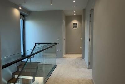 Casă cu 6 camere cu Teren 571 Mp în Central