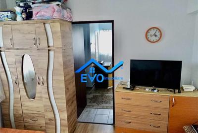 Se vinde, garsoniera, etajul 1, baie proprie, mobilata si ut - 1