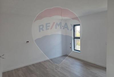 Casă cu 4 camere cu Teren 560 Mp în Balotești - 15