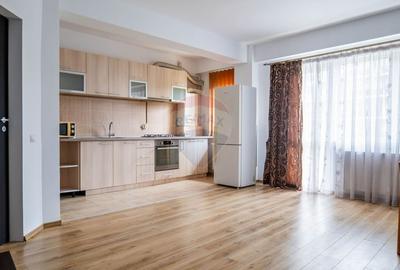 Vanzare apartament 3 camere decomandat,