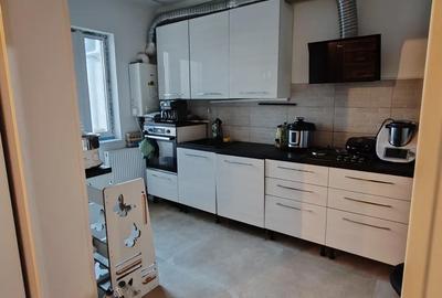 Apartament cu 3 camere decomandat în Central - 2