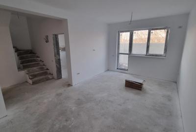 Casă cu 4 camere cu Canalizare în Central - 12