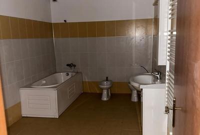 Casă cu 4 camere în Central - 6