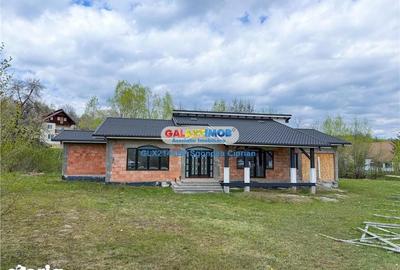 Casă cu 6 camere cu Teren 1077 Mp în Central - 1
