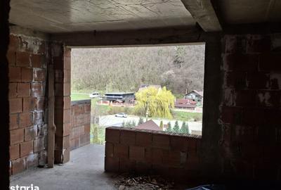Casă cu 5 camere cu Teren 706 Mp în Gura Râului - 5