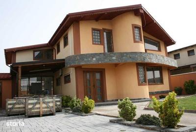 Casă cu 4 camere cu Teren 220 Mp în Central