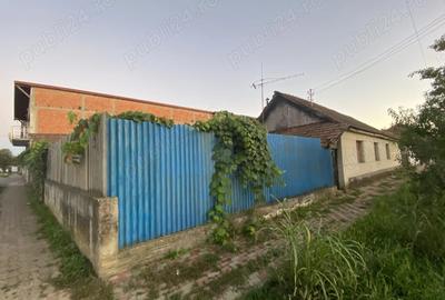 Casă cu 4 camere cu Teren 455 Mp în Central - 2