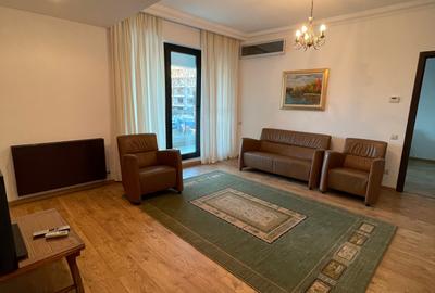 3 camere cu loc de parcare, Arcul de Triumf