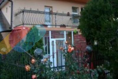 Pensiune la cheie, 11 camere, zona frumoasa si accesibila