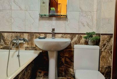 Apartament cu 2 camere semidecomandat în Tei