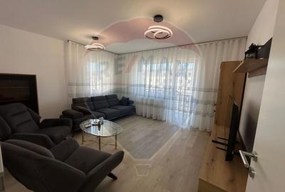 Apartament cu 3 camere decomandat în Tractorul - 5