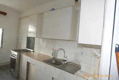 Apartament cu 4 camere decomandat în Horezu - 2