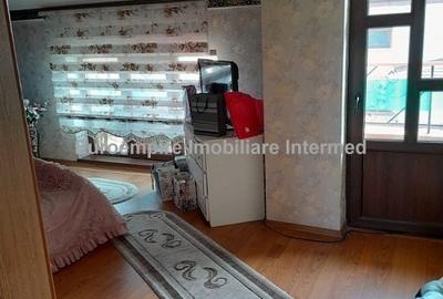 Vilă de vânzare cu 5 camere, regim de înălțime P+1 zona - 15