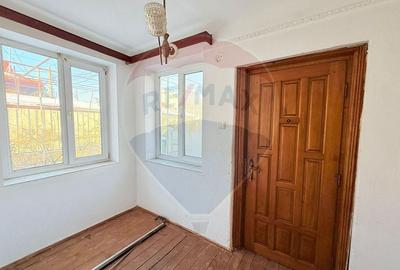 Casă de vanzare cu curte | 4 camere | Zona Gorjului | Teren generos - 3